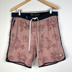 Vuori Mens Size 34 (34x7.5) Pink Tropical Floral Cruise Board Shorts